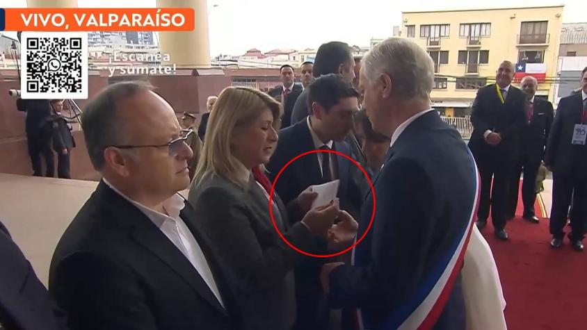 Cuenta Pública: Diputada y hermana de Franco Parisi le entregó carta al Presidente Kast en pleno saludo