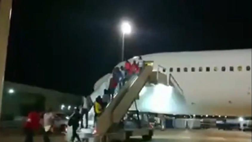Fue en octubre: Las imágenes de uno de los vuelos con niños haitianos que encendió las alarmas