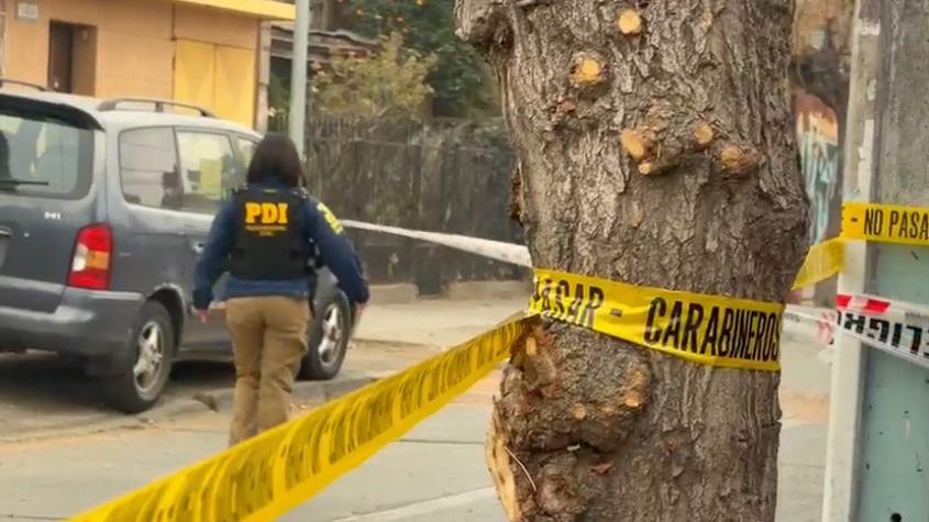 Joven muere tras ser baleado en plena vía pública en Cerro Navia: sujetos le dispararon 20 veces