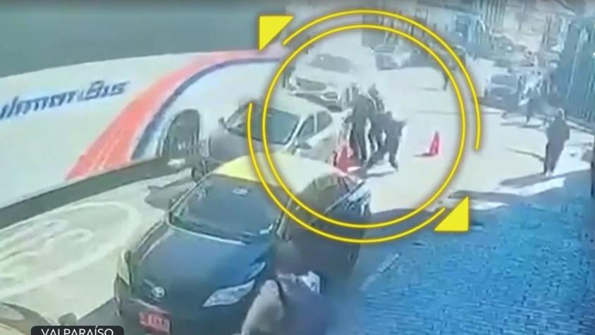 Tiene 19 años y cuenta con 26 detenciones: formalizan a imputado por secuestro de extranjera en Valparaíso