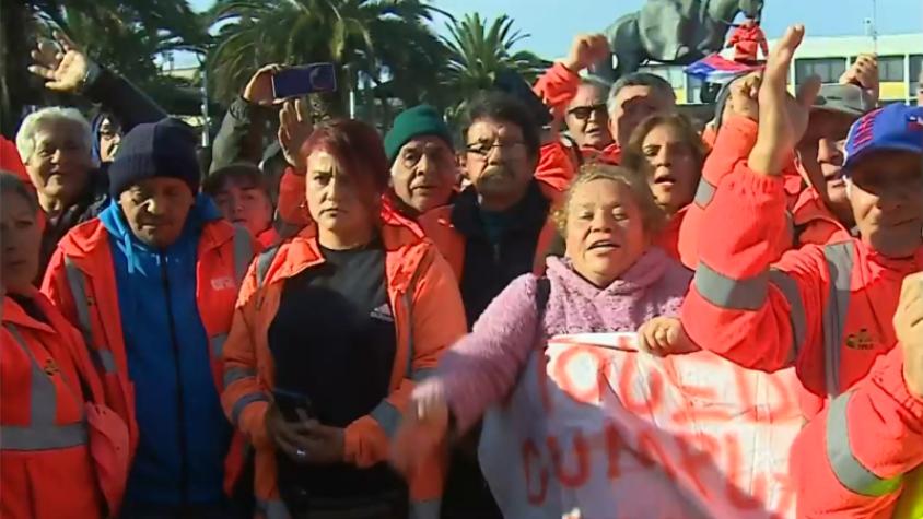 Trabajadores adultos mayores denuncian que llevan tres meses