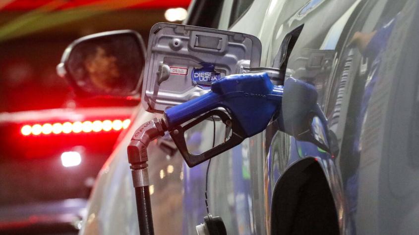 Confirman alza en el precio de las bencinas: gasolina de 93 y 97 octanos subirán $32,9 y el diésel $28,5