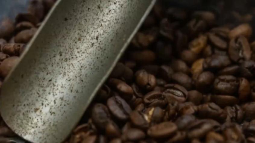 El café también se toma frío: la preparación que conquista a los jóvenes