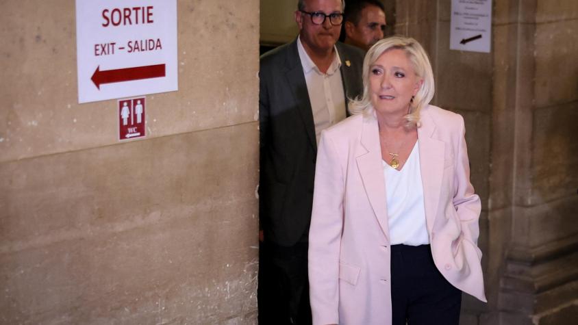 Condenan a Marine Le Pen a 15 meses de inhabilitación por malversación en Francia
