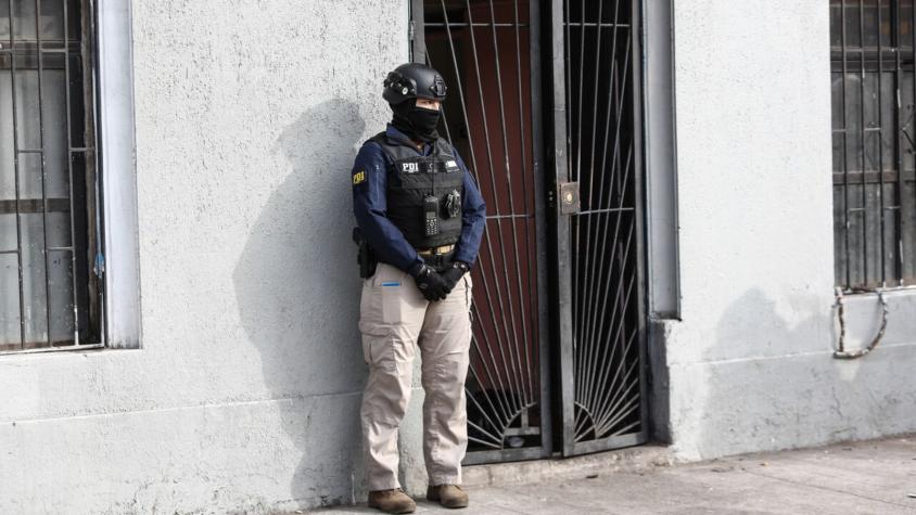 Al menos 30 detenidos deja operativo simultáneo de la PDI en cuatro regiones para desbaratar facción del Tren de Aragua Al menos 30 detenidos deja operativo simultáneo de la PDI en cuatro regiones para desbaratar facción del Tren de Aragua