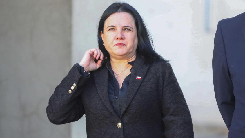 Contraloría concluye que exministra Steinert excedió sus facultades al solicitar información específica de funcionarios de la PDI