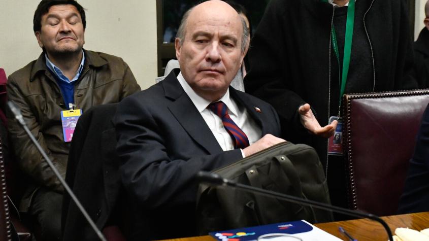 Megarreforma: Molestia en La Moneda por "movida" de ministro Quiroz Megarreforma: Molestia en La Moneda por "movida" de ministro Quiroz