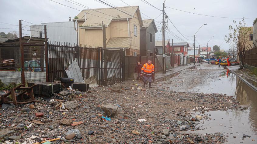 Graves daños por marejadas y rachas de viento en zona sur y centro Graves daños por marejadas y rachas de viento en zona sur y centro