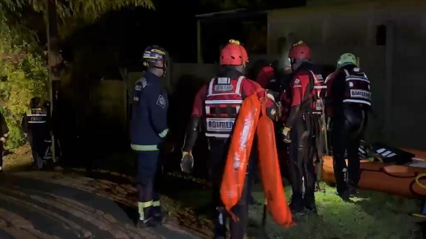 Rescatan a los cinco bomberos arrastrados por Río Elqui