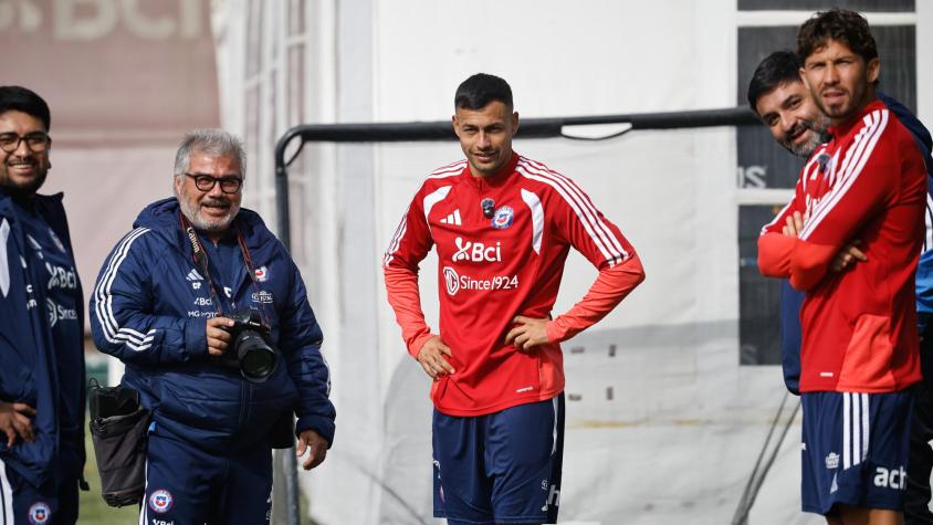 "Tiene una oferta": Revelan que DT mundialista recibió llamado de La Roja durante la Copa del Mundo "Tiene una oferta": Revelan que DT mundialista recibió llamado de La Roja durante la Copa del Mundo