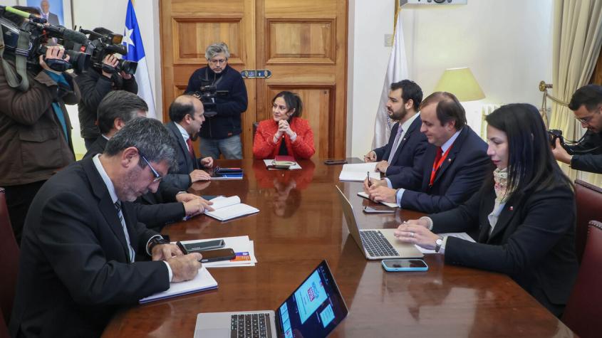 Gobierno detecta más de 1,4 billones de pesos de transferencias a fundaciones que no acreditan rendición
