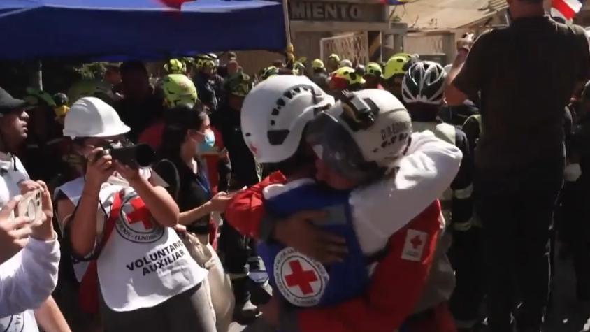 Terremoto en Venezuela: la bombera chilena clave en histórico rescate 