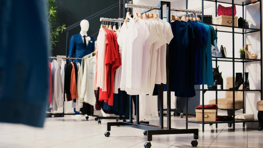 Tienda de ropa confirma su cierre definitivo en la región Metropolitana: anunció remate de hasta 70% de descuento Tienda de ropa confirma su cierre definitivo en la región Metropolitana: anunció remate de hasta 70% de descuento