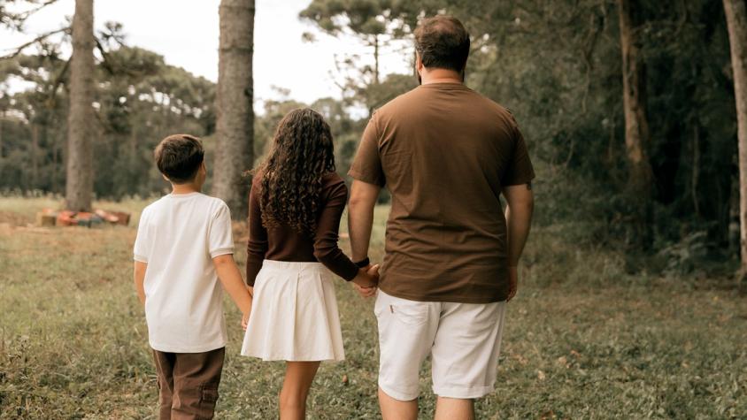 Hombre recibirá millonaria indemnización de su expareja tras enterarse que no era el padre de "sus mellizos"
