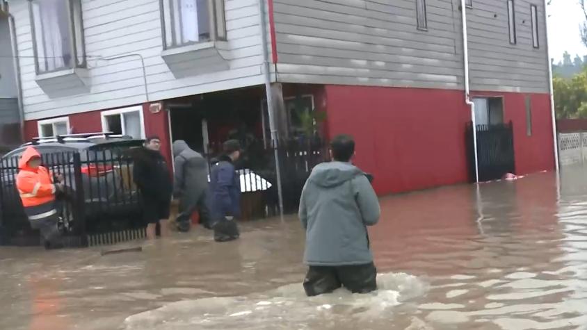 El agua ya les mojaba las rodillas: En Angol se inundaron y recibieron la alerta dos horas después