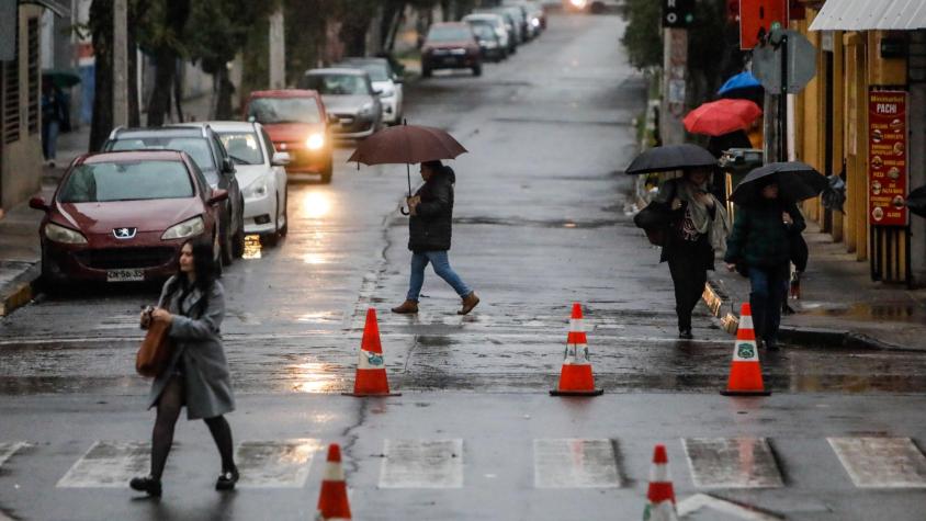 ¿A qué hora comienza la lluvia en Santiago HOY jueves? Precipitaciones se extenderían por cinco días y éste sería el día con más agua