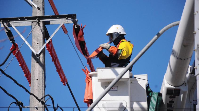 Enel anuncia corte programado de luz para este domingo en cinco comunas de la RM