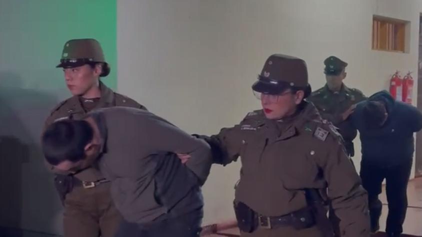 Apuntaron con un arma a carabinero e intentaron atropellarlo: dos detenidos tras fiscalización en Peñalolén