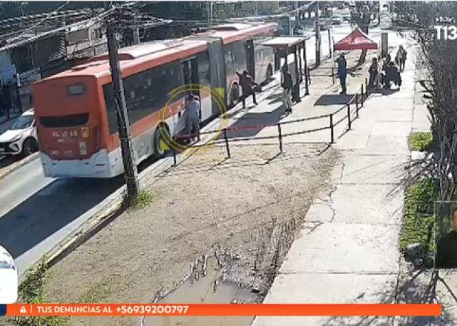 Adulta mayor quedó atrapada en puerta y micro la arrolló en Quilicura 