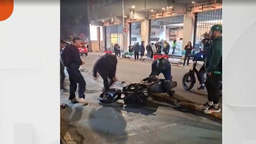 Motochorro golpeado por vecinos tenía tobillera: Unos le pegaban y otros destruían su moto