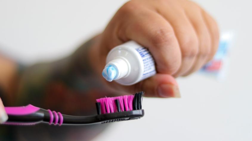 Sangrado de encías e inflamación: cómo reconocer una gingivitis y cuándo se debe consultar al dentista 