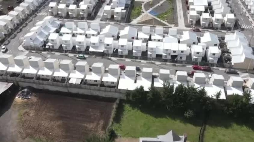 Casas fueron entregadas hace seis meses y ya tienen hongos y filtraciones: vecinos denuncian graves fallas en Bulnes