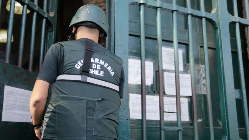 Detienen a cuatro funcionarios de Gendarmería por asociación ilícita y facilitación de elementos prohibidos en cárcel de Collipulli