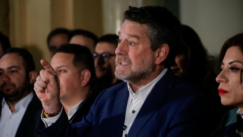 Gobernador Orrego apunta contra Republicanos y la UDI tras fallo del Tricel: "En política no todo vale"