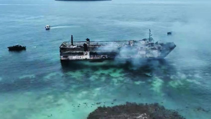 Cinco muertos y más de 80 desaparecidos por incendio de un ferri en Filipinas