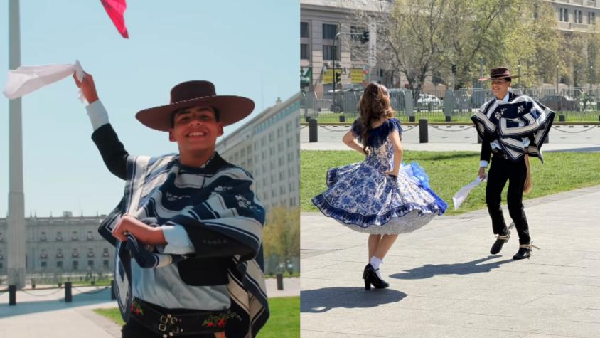 “Esta cueca va por ti, mamá”: el emotivo homenaje de un adolescente venezolano frente a La Moneda
