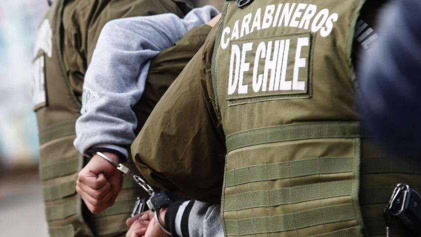 Sujeto asaltó y abusó sexualmente de mujer en Providencia: huyó lanzándose al Mapocho pero fue detenido