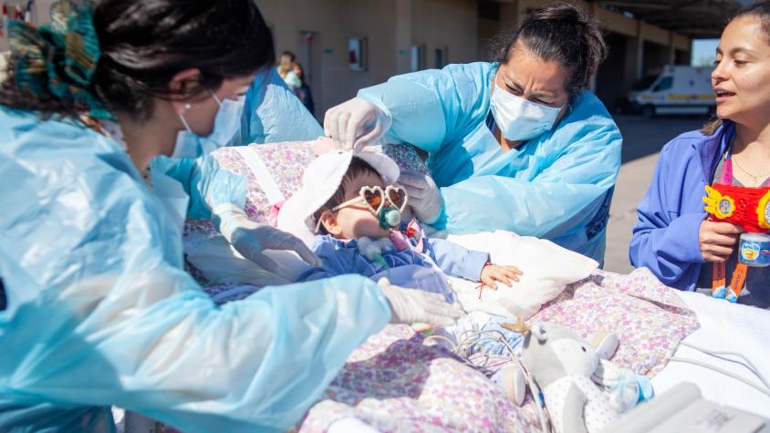 Martina tiene un año y casi toda su vida ha transcurrido en un hospital: así fue su especial salida al aire libre