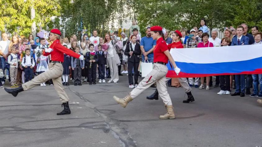 Rusia: la propaganda escolar prepara a los niños para morir