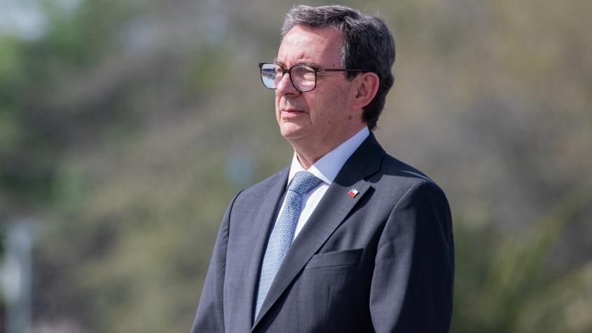 Ministro Barros informa a Contraloría que se abstendría de tramitar cable chino