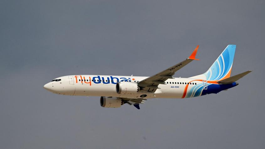 Avión con destino a Israel aterrizó de emergencia y movilizó tropas: hubo una pelea a golpes entre los pilotos
