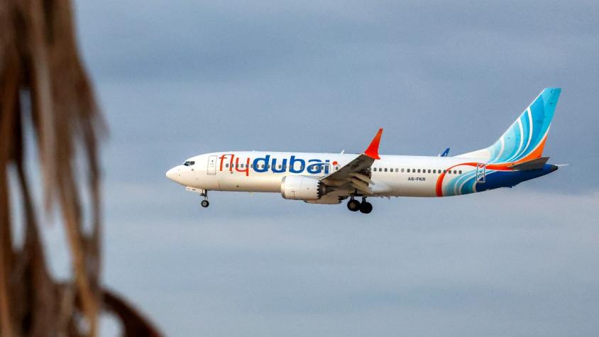 Terror en el aire: La versión de Flydubai del vuelo que terminó con piloto del avión apuñalado por su compañero