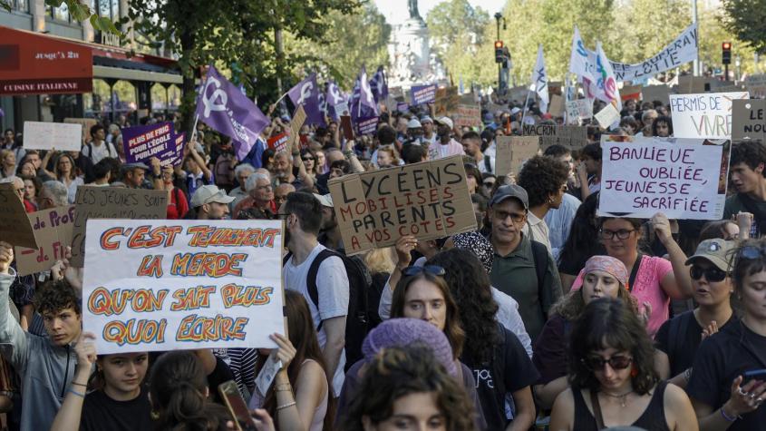 Miles de estudiantes se movilizan en Francia en protestas