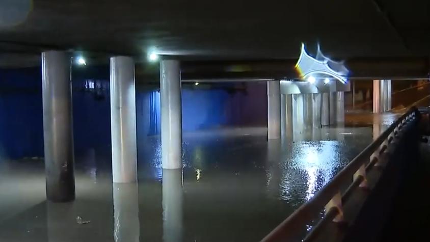 Hombre de más de 50 años: Lo que se sabe sobre hallazgo de cadáver al interior de un paso bajo nivel inundado en San Bernardo