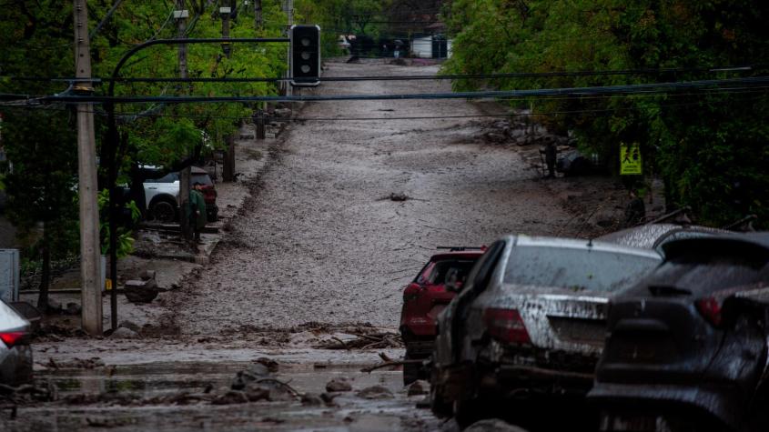 Declaran alerta roja para diez comunas de la región Metropolitana por aluvión