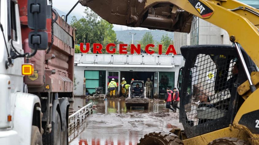 "Hemos decidido trasladar a todos los pacientes": UC Christus actualiza situación en Clínica San Carlos de Apoquindo tras aluvión