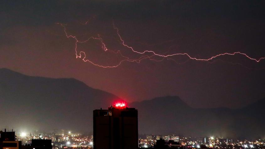 Senapred oficia a alcaldes a activar comités de emergencia comunales ante pronóstico de lluvias y tormentas eléctricas