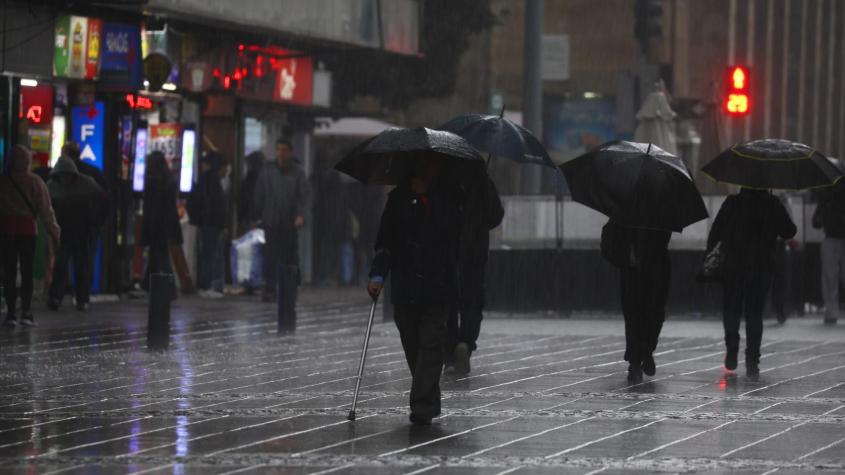 ¿Se repetirá la intensa lluvia del jueves en Santiago? Gianfranco Marcone anticipa lo que viene