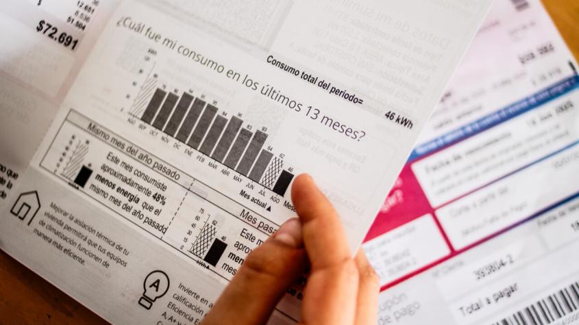 Anuncian rebaja en cuentas de la luz desde enero de 2027: Revisa cuánto va a disminuir en tu región