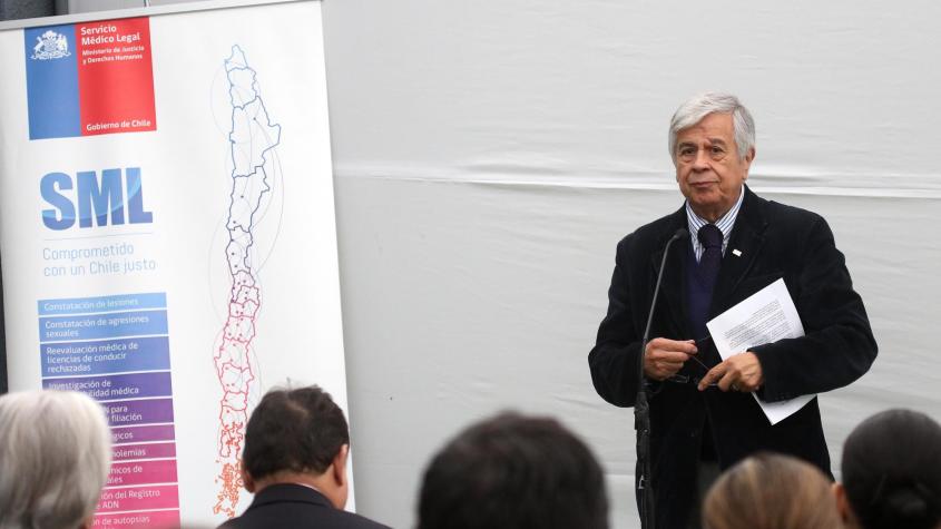 Habría usado auto fiscal para dar clases privadas y simulado capacitaciones: CDE se querella contra exdirector del SML
