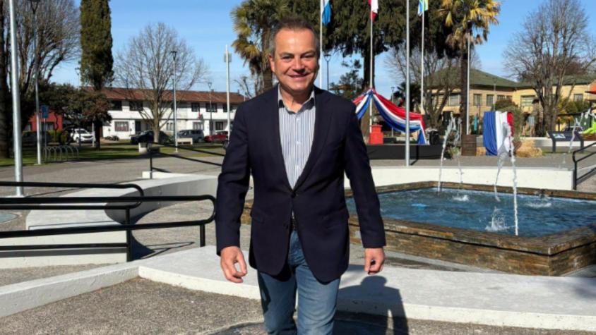 196 transferencias "para el alcalde": La querella del CDE contra el jefe comunal de Río Bueno por millonarios sobornos y "cuentas puente"