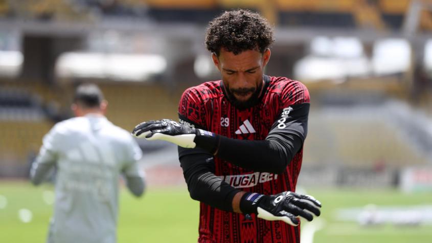 Exportero campeón con Colo-Colo por constantes viajes de Vozinha: "Uno sabe a lo que se expone cuando traen un jugador así"