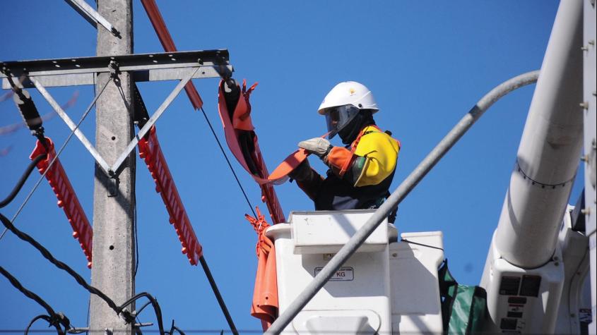 Enel anuncia corte programado de luz para este domingo en cuatro comunas de la RM