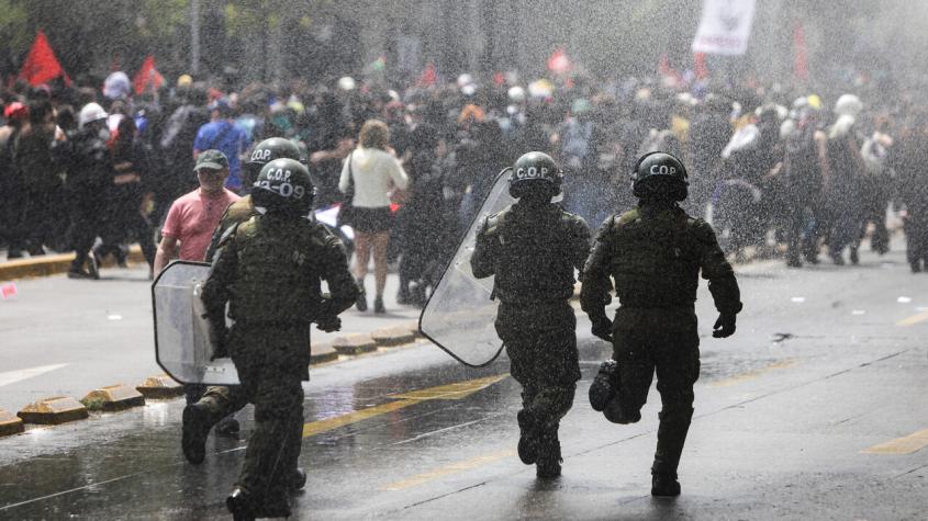 Servicio de Migraciones anuncia revocación de residencias a extranjeros detenidos en incidentes el 18 de octubre