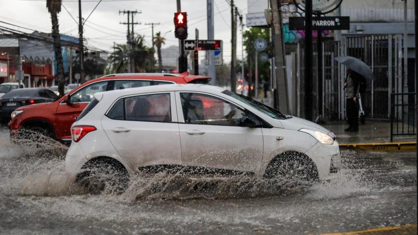 Pulso más importante de la lluvia será esta tarde: Esta es la cantidad de agua que se espera por sector en Santiago 