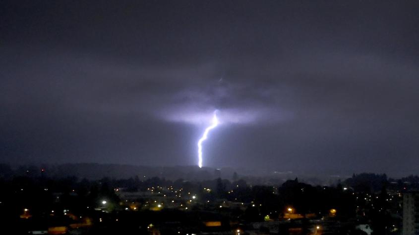 Evite los paraguas: así se puede proteger ante una tormenta eléctrica